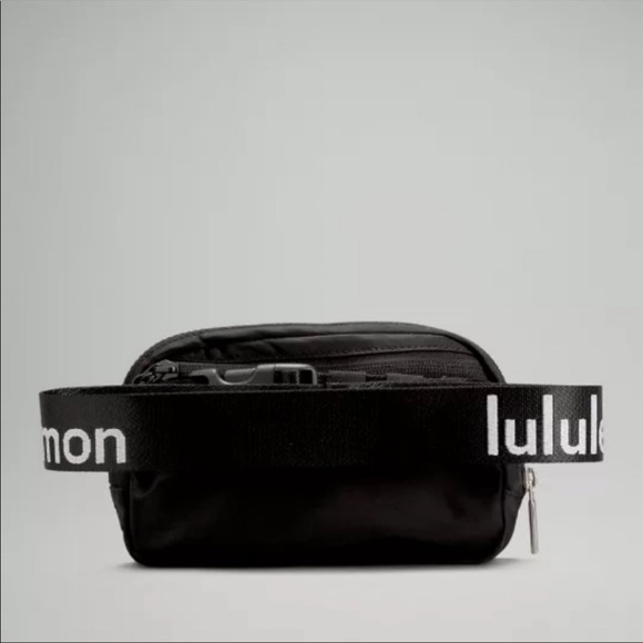 Lululemon everywhere belt bag - Picture 2 of 6